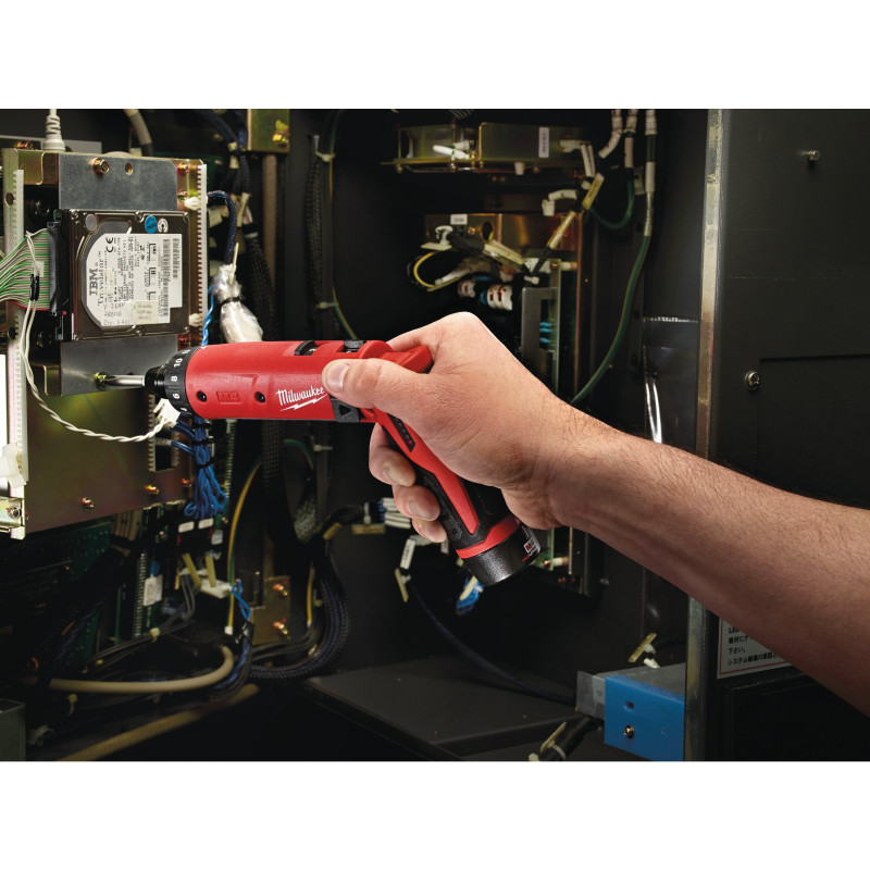 Купити Викрутка акумуляторна MILWAUKEE, M4 D-202B, 5Нм (зарядний пристрій, 2 акумулятори М4 2Аг). Офіційний магазин Мілвокі Україна, фірмова гарантія з доставкою по Украіні