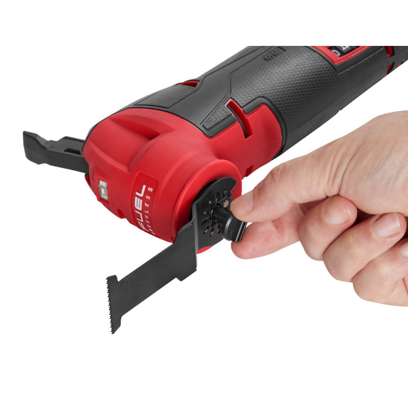 Купити Інструмент багатофунціональний акумуляторний MILWAUKEE, M18 FMT-0X (каркас, універсальне лезо, шліфувальна підошва, шліфувальний папір, HDкейс). Офіційний магазин Мілвокі Україна, фірмова гарантія з доставкою по Украіні