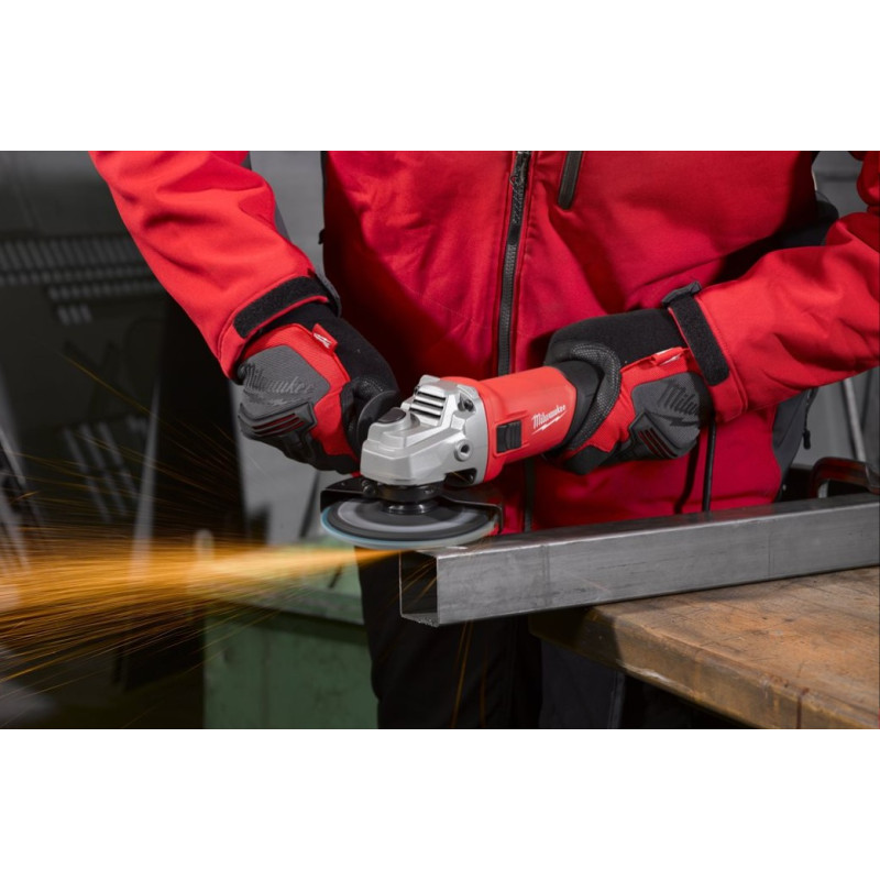 Купити Шліфмашина кутова - болгарка MILWAUKEE, AG 800-125 E, 800Вт, діаметр 125мм (захисний кожух, опорна та затискна гайки, ключ, бічна рукоять, картонне пакування). Офіційний магазин Мілвокі Україна, фірмова гарантія з доставкою по Украіні