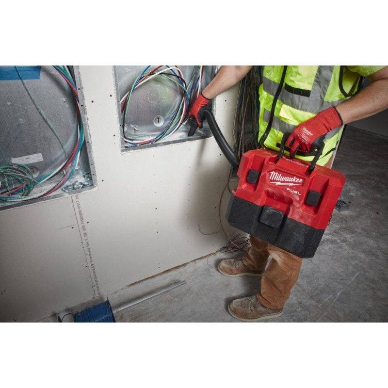 Купити Пилосос акумуляторний MILWAUKEE, M12 FVCL-0, для рідини та сухого сміття (каркас, аксесуари, картонне пакування). Офіційний магазин Мілвокі Україна, фірмова гарантія з доставкою по Украіні
