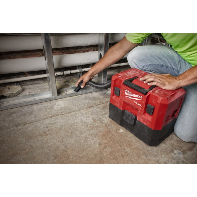 Купити Пилосос акумуляторний MILWAUKEE, M12 FVCL-0, для рідини та сухого сміття (каркас, аксесуари, картонне пакування). Офіційний магазин Мілвокі Україна, фірмова гарантія з доставкою по Украіні