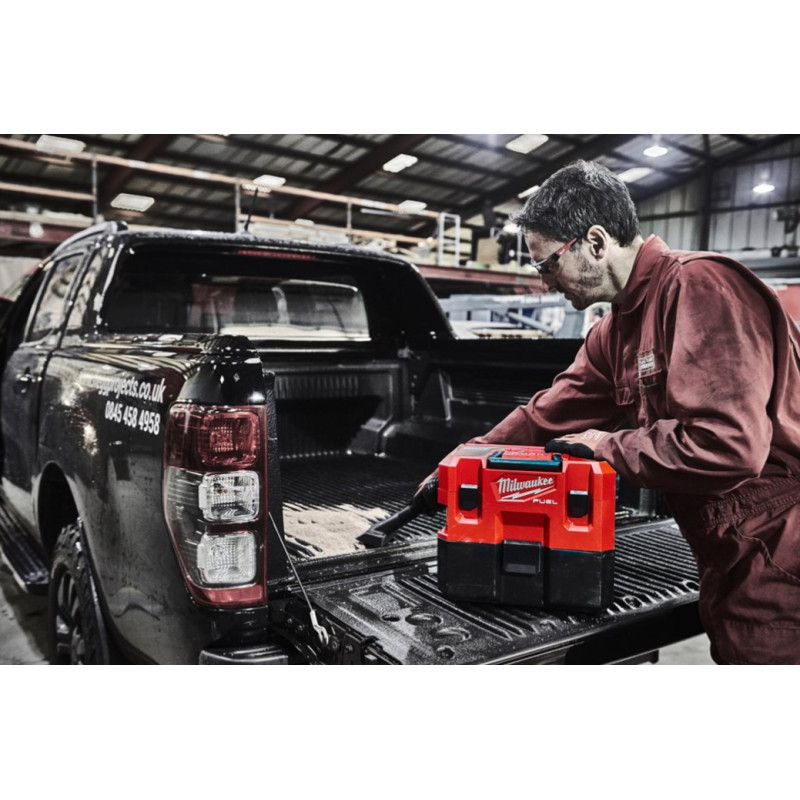 Купити Пилосос акумуляторний MILWAUKEE, M12 FVCL-0, для рідини та сухого сміття (каркас, аксесуари, картонне пакування). Офіційний магазин Мілвокі Україна, фірмова гарантія з доставкою по Украіні