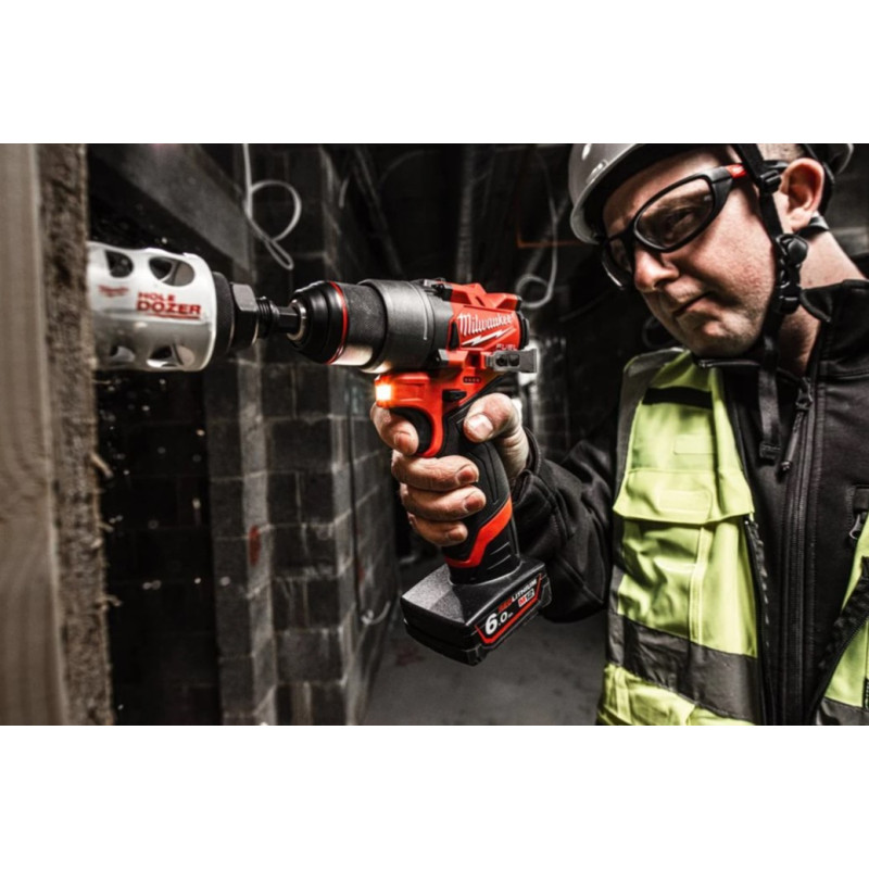 Купити Дриль-шурупокрут акумуляторний MILWAUKEE, M12 FDD2-402X (+ заряд.пристрій, 2 акум., HD кейс). Офіційний магазин Мілвокі Україна, фірмова гарантія з доставкою по Украіні