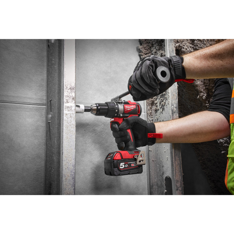 Купити Дриль-шуруповерт акумуляторний безщітковий MILWAUKEE, M18 BLDD2-502X, 82Нм (зарядний пристрій М12-18 FС, 2 акумулятори М18 В5 5Аг, кліпса для ременя, HDкейс). Офіційний магазин Мілвокі Україна, фірмова гарантія з доставкою по Украіні