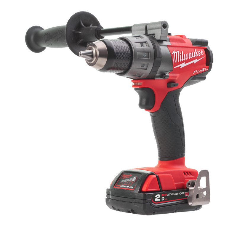 Купити Дриль-шуруповерт акумуляторна безщіткова MILWAUKEE, M18 FDD-202, 135Нм (зарядний пристрій M12-18 C, 2 акумулятора M18В B2 2Аг, кліпса для реміня, HDкейс). Офіційний магазин Мілвокі Україна, фірмова гарантія з доставкою по Украіні
