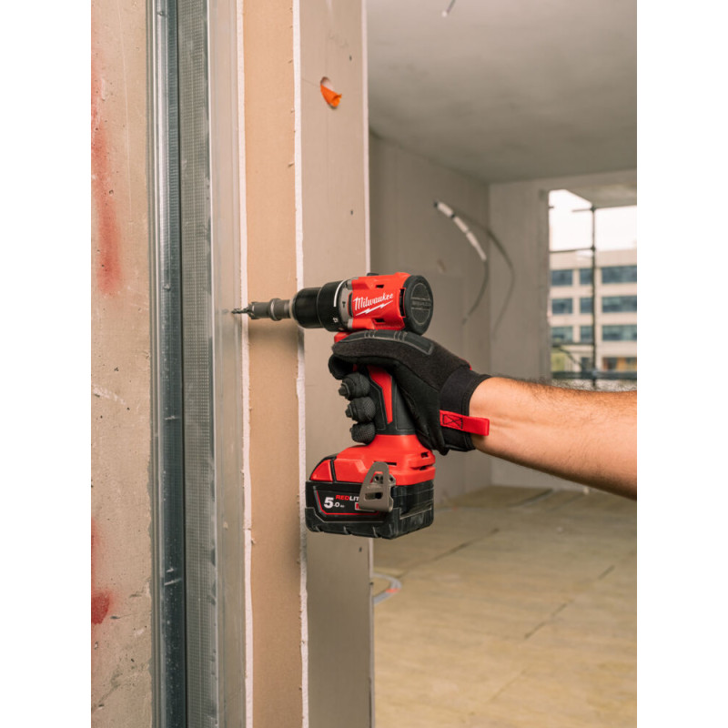 Купити Дриль-шуруповерт з ударом акумуляторний безщітковий MILWAUKEE, M18 BLPDRC-0, 60Нм (каркас, кліпса для реміня) + M18 B2 подарунок. Офіційний магазин Мілвокі Україна, фірмова гарантія з доставкою по Украіні