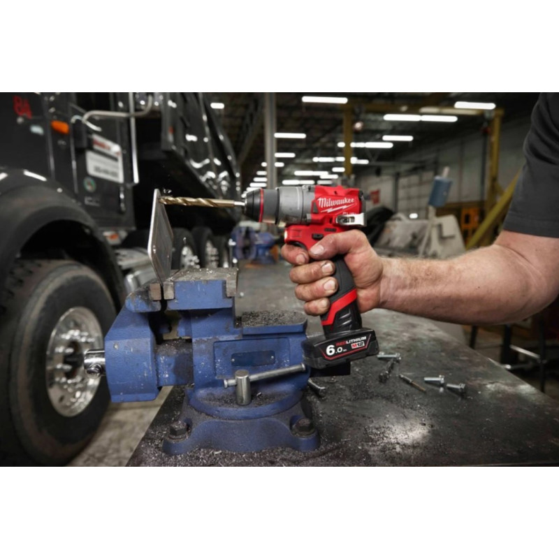 Купити Дриль-шуруповерт з ударом акумуляторний безщітковий MILWAUKEE, M12 FPD2-402X, 45Нм (зарядний пристрій С12 С, 2 акумулятори М12 В4 4Аг, HDкейс). Офіційний магазин Мілвокі Україна, фірмова гарантія з доставкою по Украіні