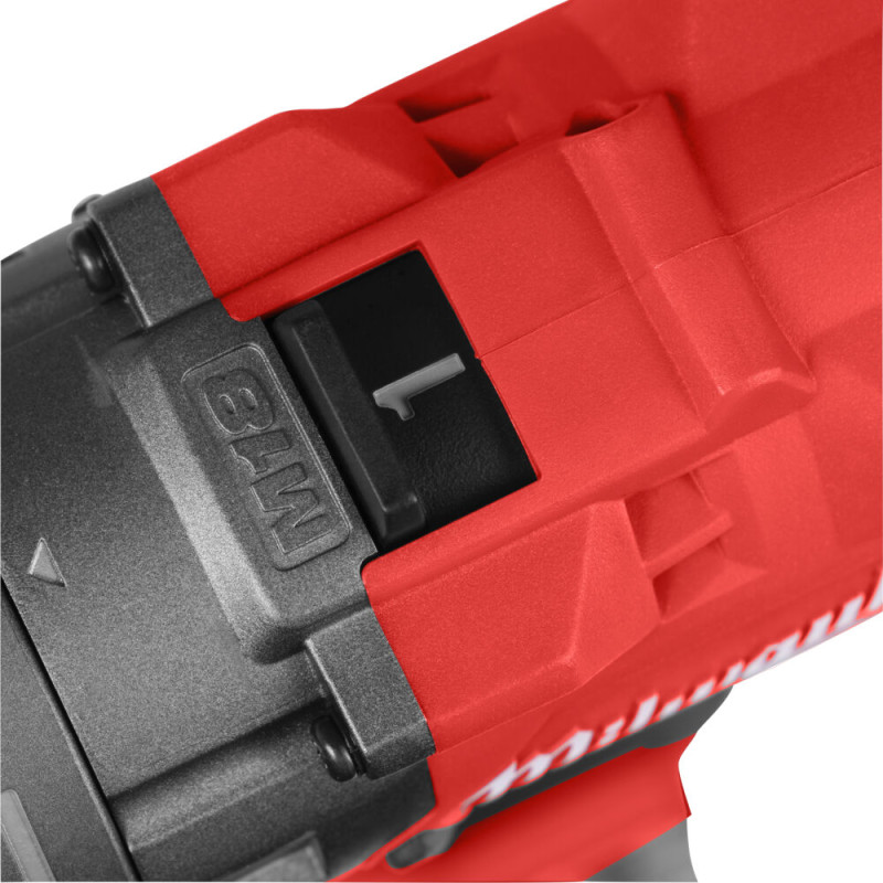 Купити Дриль-шуруповерт акумуляторний безщітковий MILWAUKEE, M18 FDD3-402C, 158Нм (зарядний пристрій М12-18 С, 2 акумулятори М18 В4 4Аг, кліпса для ременя, бічна рукоять, кейс). Офіційний магазин Мілвокі Україна, фірмова гарантія з доставкою по Украіні