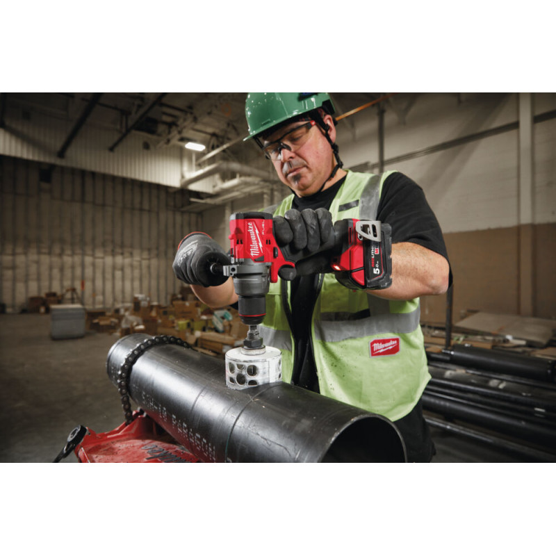 Купити Дриль-шуруповерт акумуляторний безщітковий MILWAUKEE, M18 FDD3-402C, 158Нм (зарядний пристрій М12-18 С, 2 акумулятори М18 В4 4Аг, кліпса для ременя, бічна рукоять, кейс). Офіційний магазин Мілвокі Україна, фірмова гарантія з доставкою по Украіні