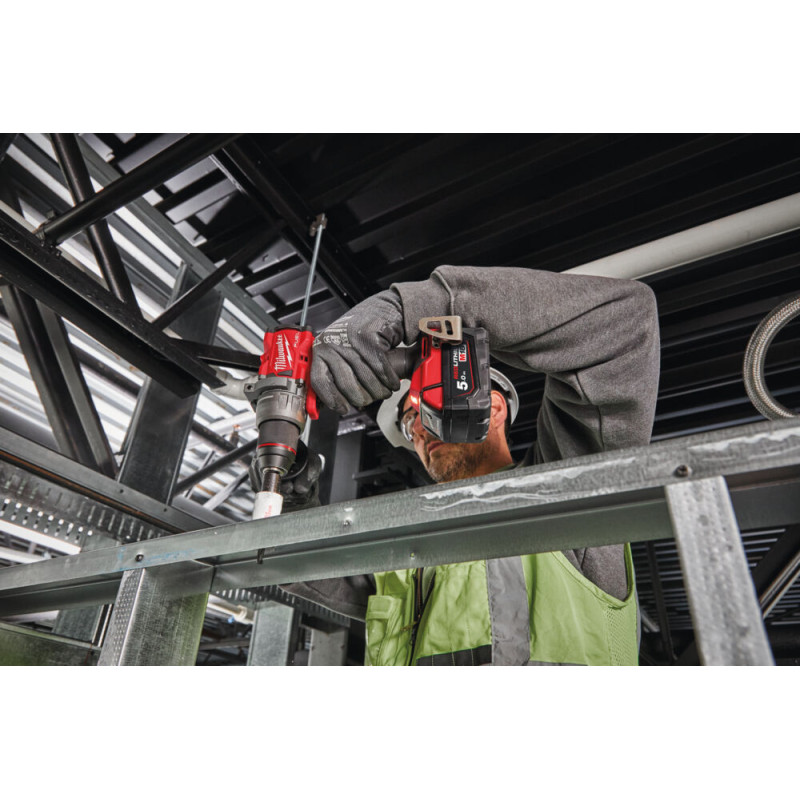 Купити Дриль-шуруповерт акумуляторний безщітковий MILWAUKEE, M18 FDD3-402C, 158Нм (зарядний пристрій М12-18 С, 2 акумулятори М18 В4 4Аг, кліпса для ременя, бічна рукоять, кейс). Офіційний магазин Мілвокі Україна, фірмова гарантія з доставкою по Украіні