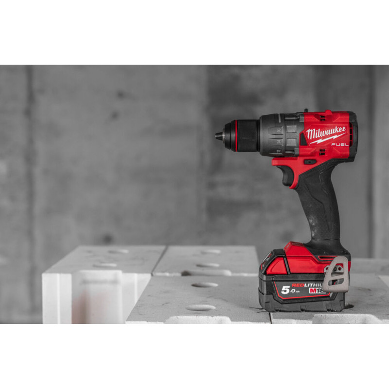 Купити Дриль-шуруповерт акумуляторний безщітковий MILWAUKEE, M18 FDD3-502X, 158Нм (зарядний пристрій М12-18 FC, 2 акумулятори М18 В5 5Аг, кліпса на ремінь, бічна рукоять, HDкейс). Офіційний магазин Мілвокі Україна, фірмова гарантія з доставкою по Украіні