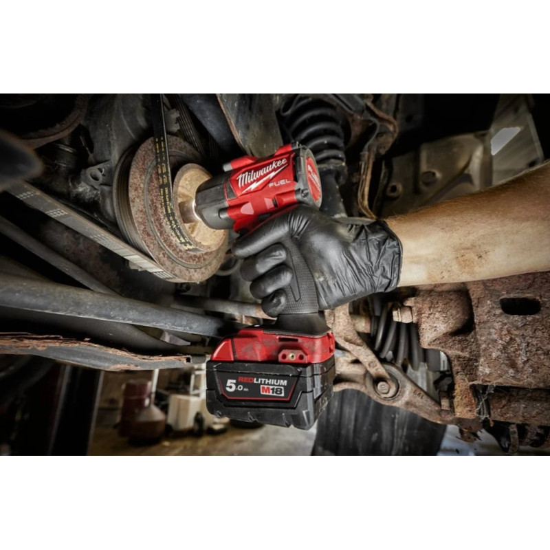Купити Гайковерт акумуляторний безщітковий 1/2'' MILWAUKEE, M18 FMTIW2P12-502X, 881Нм, з піном (зарядний пристрій M12-18 FC, 2 акумулятори М18 В5 5Аг, кліпса для реміня, HDкейс). Офіційний магазин Мілвокі Україна, фірмова гарантія з доставкою по Украіні