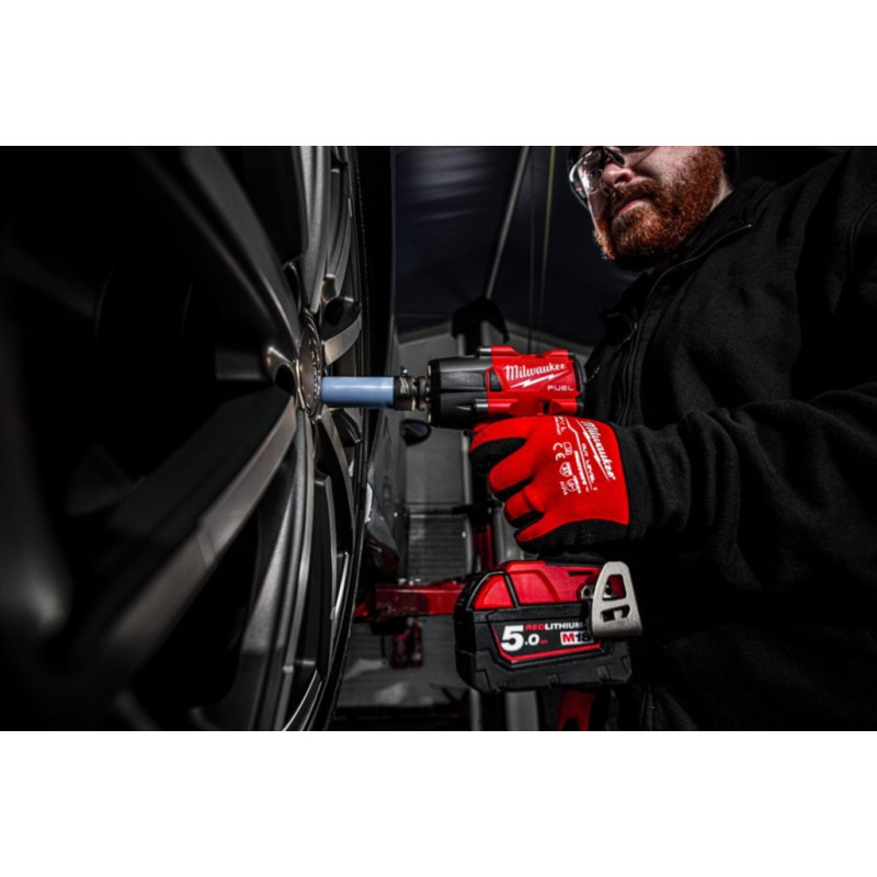 Купити Гайковерт акумуляторний безщітковий 1/2'' MILWAUKEE, M18 FMTIW2P12-502X, 881Нм, з піном (зарядний пристрій M12-18 FC, 2 акумулятори М18 В5 5Аг, кліпса для реміня, HDкейс). Офіційний магазин Мілвокі Україна, фірмова гарантія з доставкою по Украіні