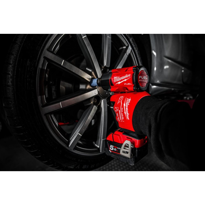 Купити Гайковерт акумуляторний безщітковий 1/2'' MILWAUKEE, M18 FMTIW2P12-502X, 881Нм, з піном (зарядний пристрій M12-18 FC, 2 акумулятори М18 В5 5Аг, кліпса для реміня, HDкейс). Офіційний магазин Мілвокі Україна, фірмова гарантія з доставкою по Украіні
