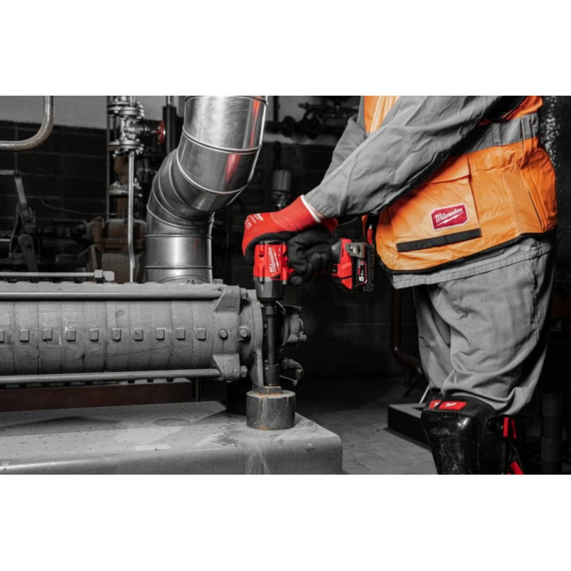 Купити Гайковерт акумуляторний безщітковий 1/2'' MILWAUKEE, M18 FMTIW2P12-502X, 881Нм, з піном (зарядний пристрій M12-18 FC, 2 акумулятори М18 В5 5Аг, кліпса для реміня, HDкейс). Офіційний магазин Мілвокі Україна, фірмова гарантія з доставкою по Украіні