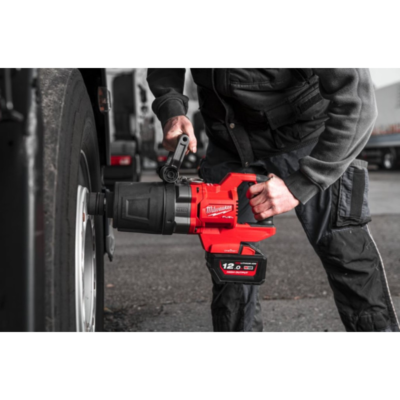 Купити Гайковерт акумуляторний безщітковий 1'' MILWAUKEE, M18 ONEFHIWF1DS-0C, 2711Нм, з кільцем (каркас, кейс). Офіційний магазин Мілвокі Україна, фірмова гарантія з доставкою по Украіні