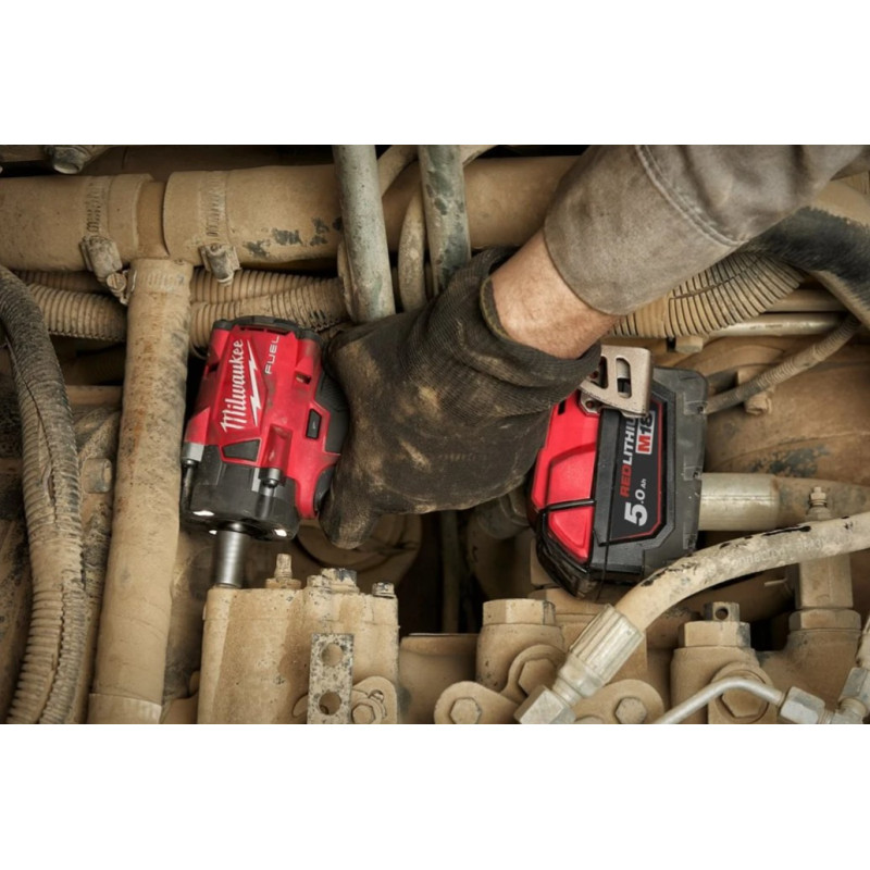 Купити Гайковерт акумуляторний безщітковий 1/2'' MILWAUKEE, M18 FIW2F12-502Х, 339Нм, з кільцем (зарядний пристрій M12-18 FC, 2 акумулятори М18 В5 5 Аг, кліпса для реміня, HDкейс). Офіційний магазин Мілвокі Україна, фірмова гарантія з доставкою по Украіні