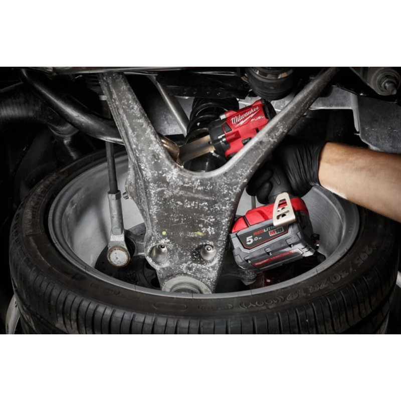 Купити Гайковерт акумуляторний безщітковий 1/2'' MILWAUKEE, M18 FIW2F12-502Х, 339Нм, з кільцем (зарядний пристрій M12-18 FC, 2 акумулятори М18 В5 5 Аг, кліпса для реміня, HDкейс). Офіційний магазин Мілвокі Україна, фірмова гарантія з доставкою по Украіні