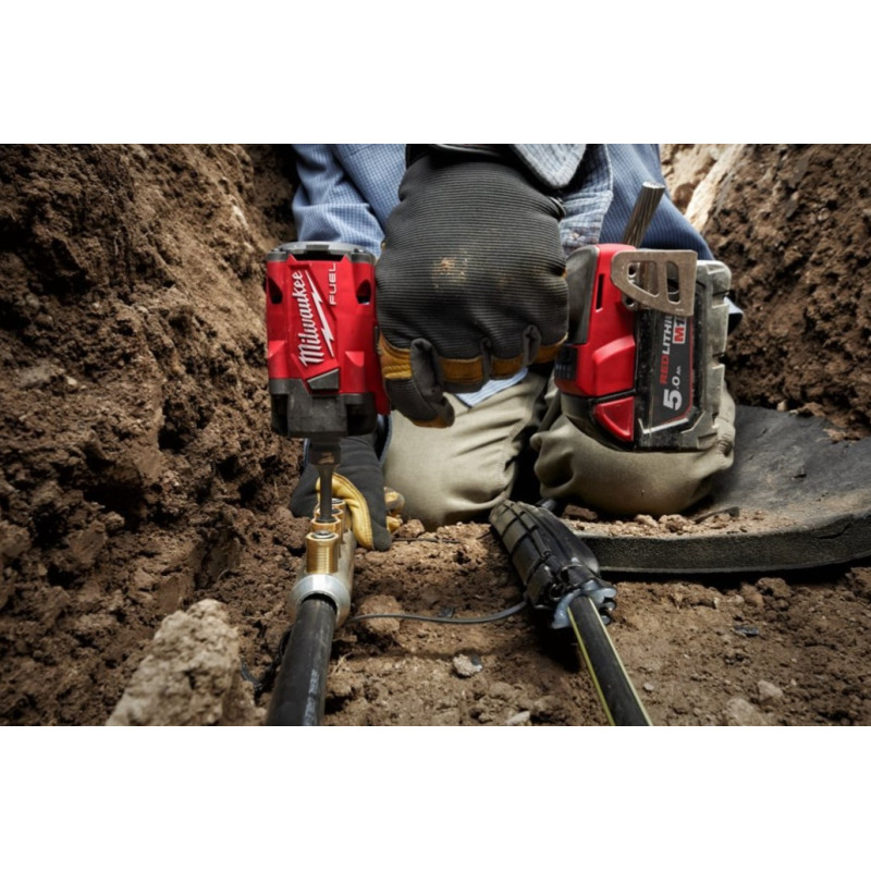 Купити Гайковерт акумуляторний безщітковий 1/2'' MILWAUKEE, M18 FIW2F12-502Х, 339Нм, з кільцем (зарядний пристрій M12-18 FC, 2 акумулятори М18 В5 5 Аг, кліпса для реміня, HDкейс). Офіційний магазин Мілвокі Україна, фірмова гарантія з доставкою по Украіні