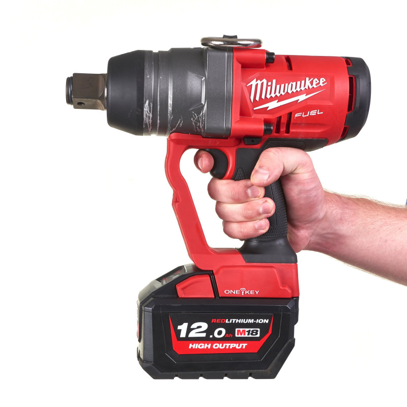 Купити Гайковерт акумуляторний безщітковий 1'' MILWAUKEE, M18 ONEFHIWF1-0X, 2400Нм, з кільцем (каркас, HD кейс). Офіційний магазин Мілвокі Україна, фірмова гарантія з доставкою по Украіні