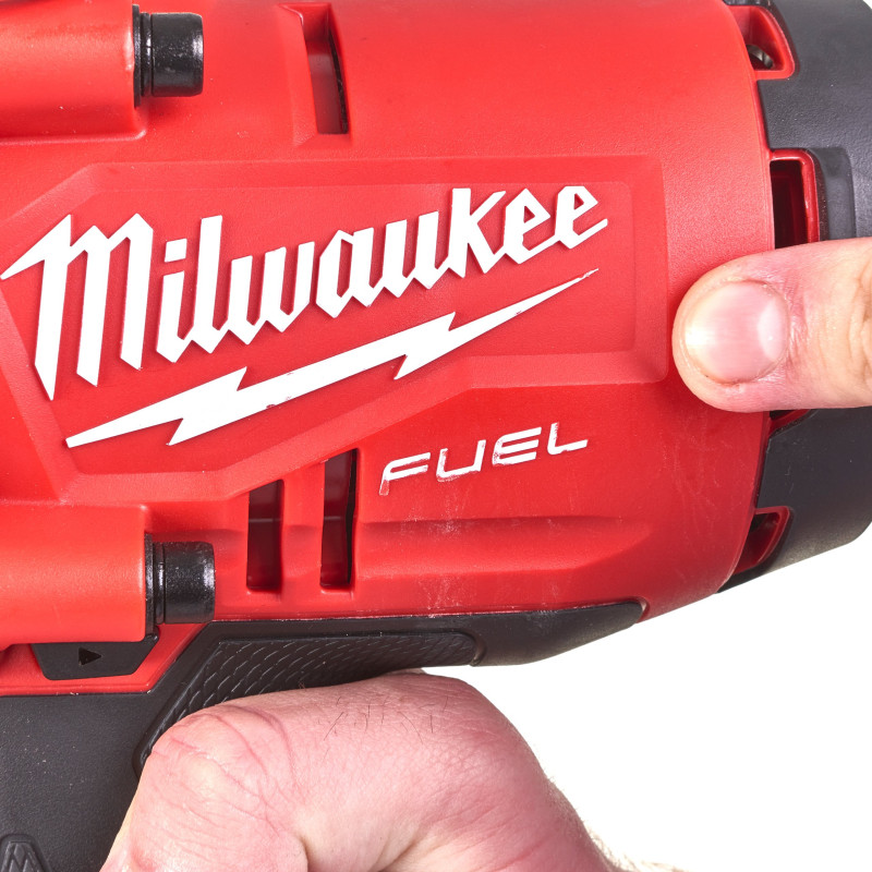 Купити Гайковерт акумуляторний безщітковий 1'' MILWAUKEE, M18 ONEFHIWF1-0X, 2400Нм, з кільцем (каркас, HD кейс). Офіційний магазин Мілвокі Україна, фірмова гарантія з доставкою по Украіні