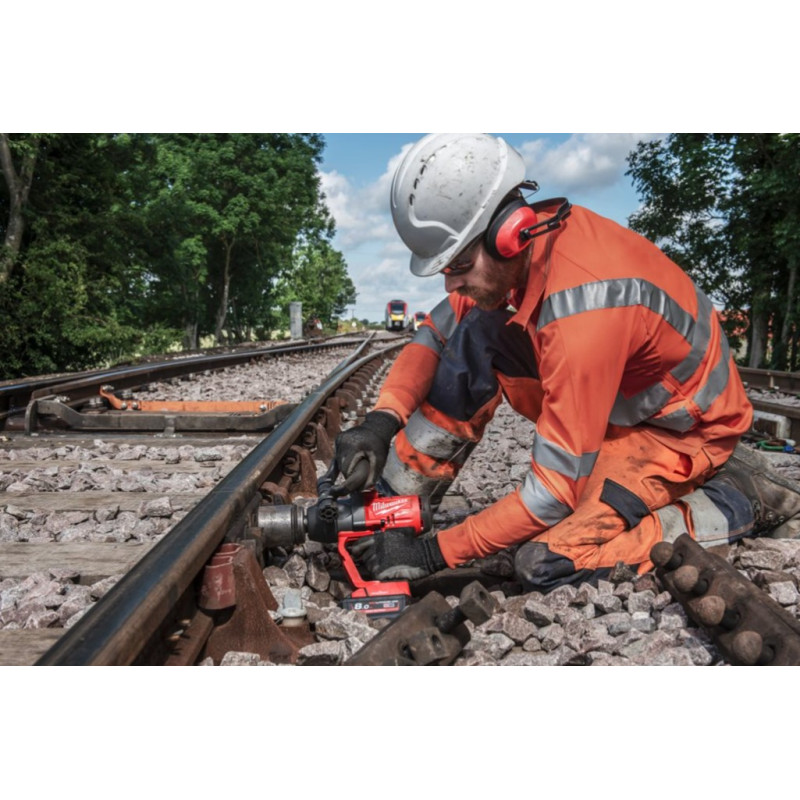 Купити Гайковерт акумуляторний безщітковий 1'' MILWAUKEE, M18 ONEFHIWF1-0X, 2400Нм, з кільцем (каркас, HD кейс). Офіційний магазин Мілвокі Україна, фірмова гарантія з доставкою по Украіні
