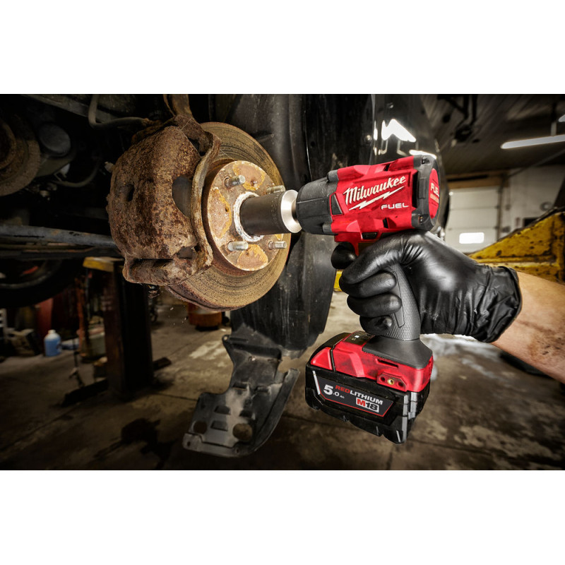 Купити Гайковерт акумуляторний безщіткова 1/2'' MILWAUKEE, M18 FMTIW2F12-0, 881Нм, з кільцем (каркас, кліпса для реміня, картонне пакування). Офіційний магазин Мілвокі Україна, фірмова гарантія з доставкою по Украіні