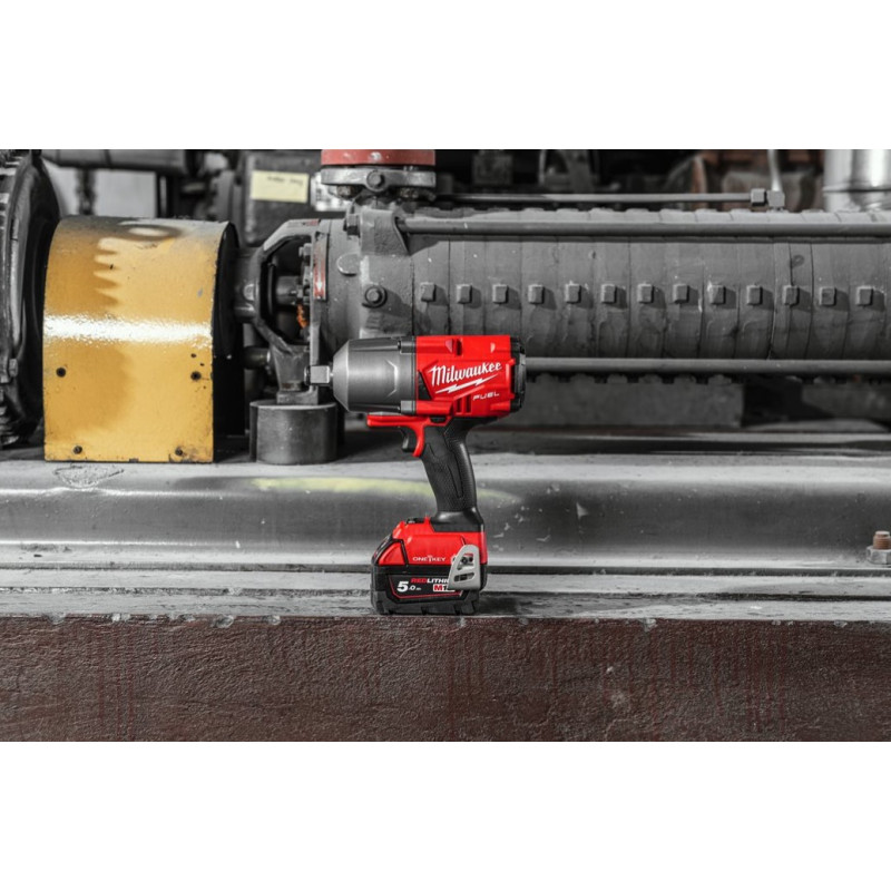 Купити Гайковерт акумуляторний безщітковий 3/4'' MILWAUKEE, M18 ONEFHIWF34-502X, 2034Нм, з кільцем (зарядний пристрій M12-18 FC, 2 акумулятори М18 В5 5Аг, HDкейс). Офіційний магазин Мілвокі Україна, фірмова гарантія з доставкою по Украіні