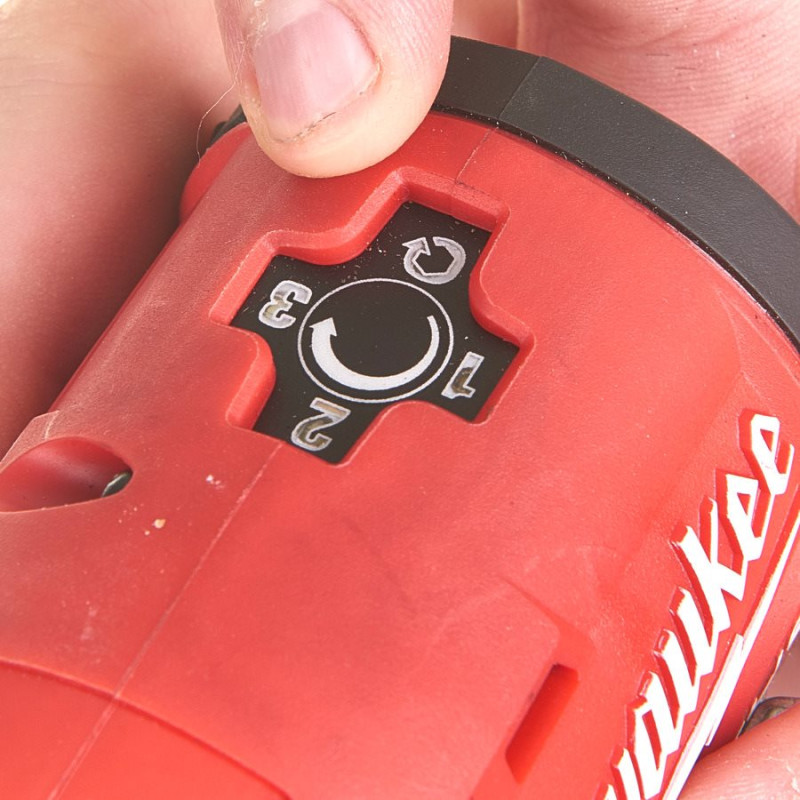 Купити Гайковерт акумуляторний безщітковий 1/4'' MILWAUKEE, M12 FIW14-0, 136Нм, з кільцем (каркас, кліпса для ременя, картонне пакування). Офіційний магазин Мілвокі Україна, фірмова гарантія з доставкою по Украіні
