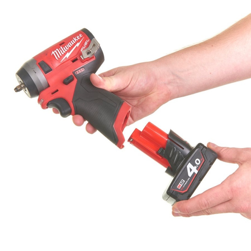 Купити Гайковерт акумуляторний безщітковий 1/4'' MILWAUKEE, M12 FIW14-0, 136Нм, з кільцем (каркас, кліпса для ременя, картонне пакування). Офіційний магазин Мілвокі Україна, фірмова гарантія з доставкою по Украіні