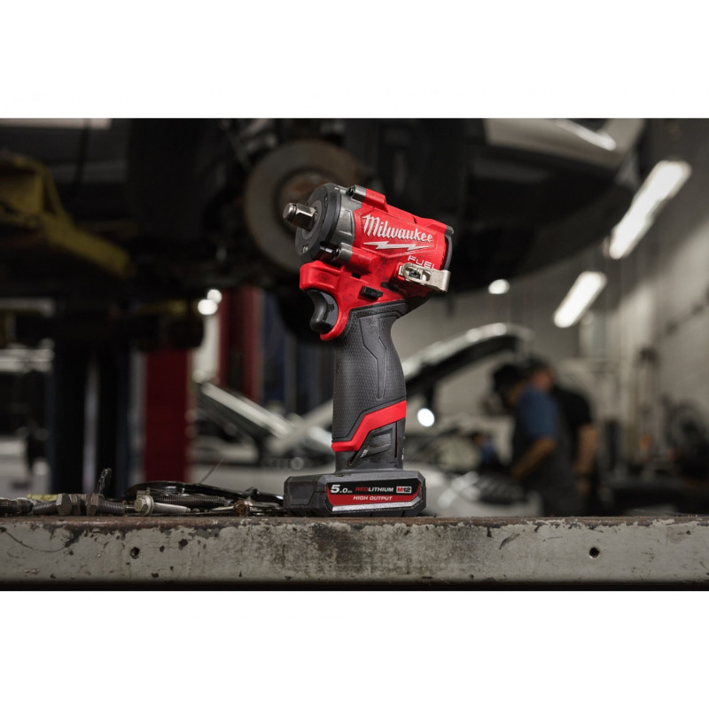 Купити Гайковерт акумуляторний безщітковий 1/2'' MILWAUKEE, M12 FCIWF12G3-502X, 746Нм, з кільцем (зарядний пристрій С12 С, 2 акумулятори М18 НВ5 5Аг, кліпса для реміня, HDкейс). Офіційний магазин Мілвокі Україна, фірмова гарантія з доставкою по Украіні