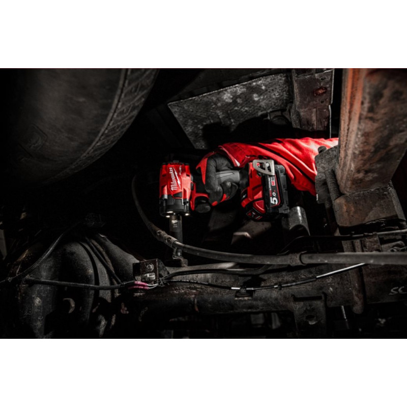 Купити Гайковерт акумуляторний безщітковий 1/2'' MILWAUKEE, M18 FIW2P12-502X, 339Нм, з піном (зарядний пристрій M12-18 FC, 2 акумулятори М18 В5 5Аг, кліпса для реміня, HDкейс). Офіційний магазин Мілвокі Україна, фірмова гарантія з доставкою по Украіні