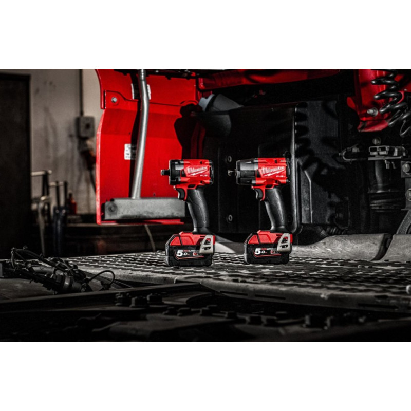 Купити Гайковерт акумуляторний безщітковий 1/2'' MILWAUKEE, M18 FIW2P12-502X, 339Нм, з піном (зарядний пристрій M12-18 FC, 2 акумулятори М18 В5 5Аг, кліпса для реміня, HDкейс). Офіційний магазин Мілвокі Україна, фірмова гарантія з доставкою по Украіні