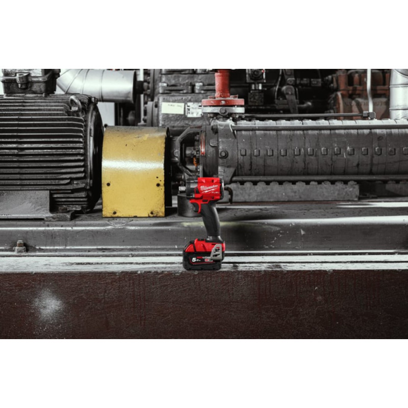 Купити Гайковерт акумуляторний безщітковий 1/2'' MILWAUKEE, M18 FIW2P12-502X, 339Нм, з піном (зарядний пристрій M12-18 FC, 2 акумулятори М18 В5 5Аг, кліпса для реміня, HDкейс). Офіційний магазин Мілвокі Україна, фірмова гарантія з доставкою по Украіні