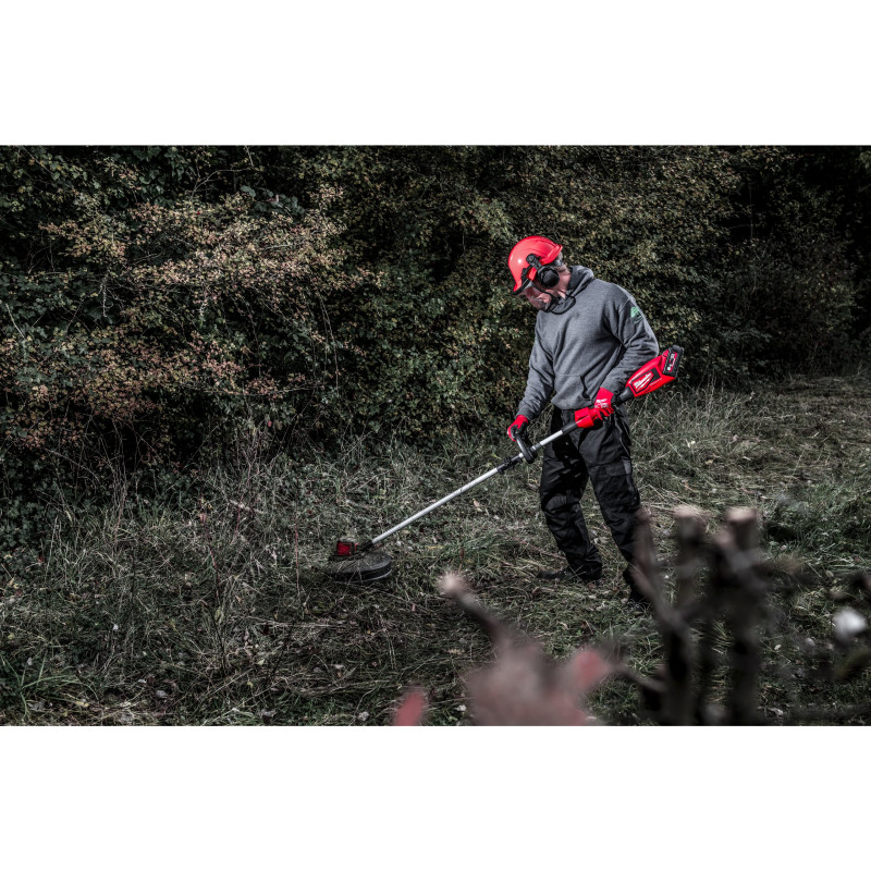 Купити Коса акумуляторна безщіткова MILWAUKEE, M18 BLLT-0 (каркас, тримерна головка, захисний кожух, картонне пакування). Офіційний магазин Мілвокі Україна, фірмова гарантія з доставкою по Украіні
