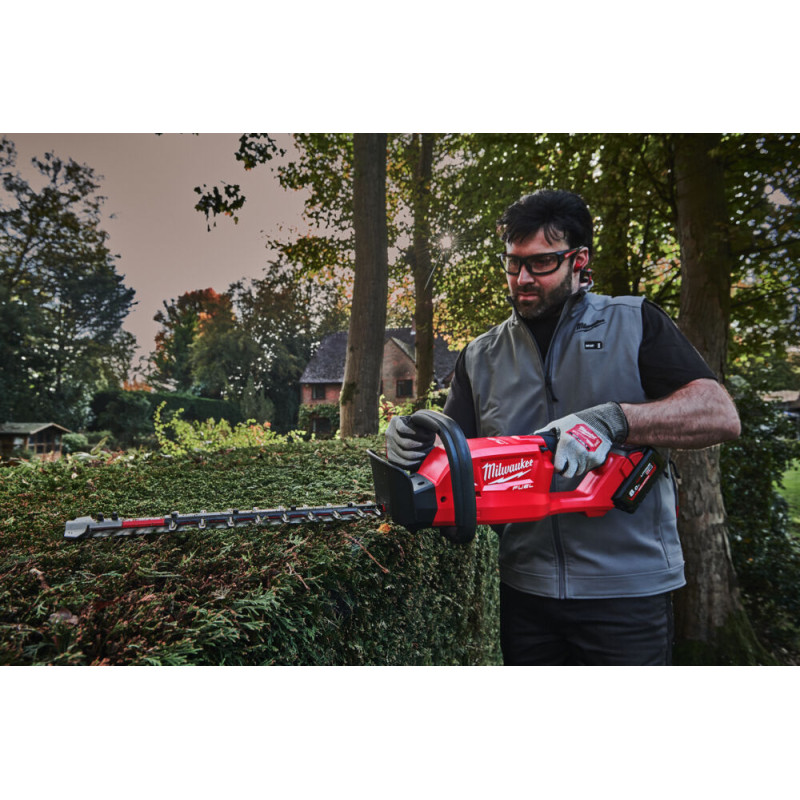 Купити Кущоріз акумуляторний безщітковий MILWAUKEE, M18 FHET45-802, лезо 45см (зарядний пристрій M12-18 FC, 2 акумулятори М18 НВ8 8Аг, картонне пакування). Офіційний магазин Мілвокі Україна, фірмова гарантія з доставкою по Украіні
