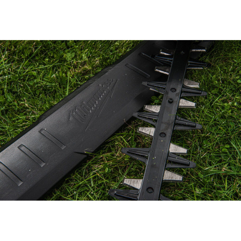 Купити Кущоріз акумуляторний безщітковий MILWAUKEE, M18 FHET60G2-802, лезо 60см (зарядний пристрій M12-18 FC, 2 акумулятори М18 FВ8 8Аг, картонне пакування). Офіційний магазин Мілвокі Україна, фірмова гарантія з доставкою по Украіні