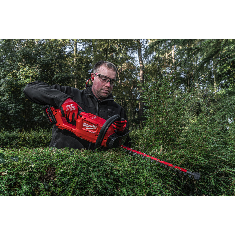 Купити Кущоріз акумуляторний безщітковий MILWAUKEE, M18 FHT45-802, лезо 45см (зарядний пристрій M12-18 FC, 2 акумулятори М18 НВ8 8Аг, картонне пакування). Офіційний магазин Мілвокі Україна, фірмова гарантія з доставкою по Украіні