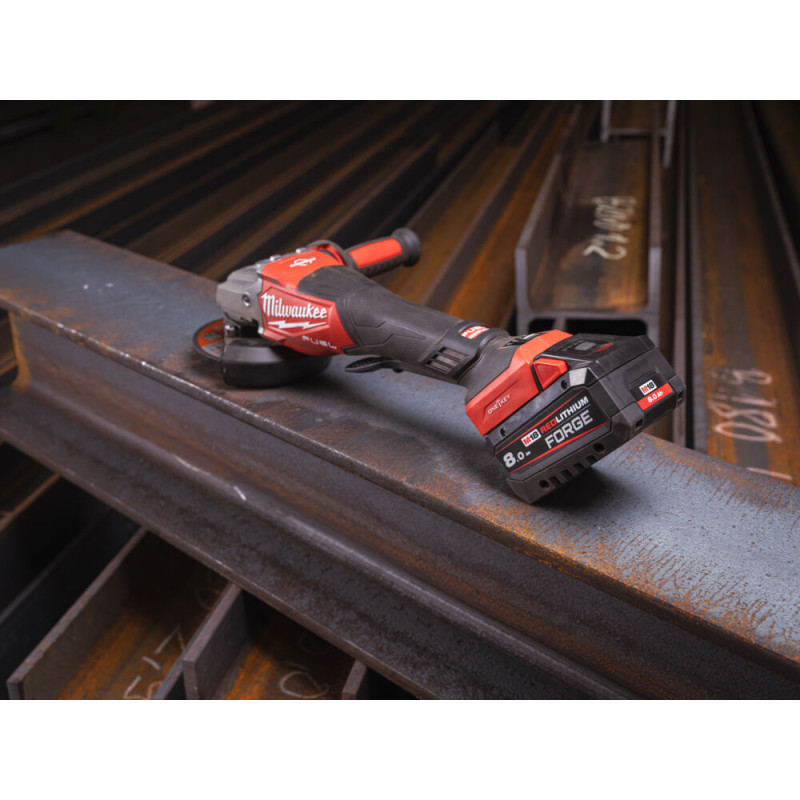 Купити Шліфмашина кутова акумуляторна безщіткова MILWAUKEE, M18 FHSAGO125VXPDB2-0X, діаметр 125мм (антивібраційна бічна рукоятка, захисний кожух, ключ, фланцевая и прижимная гайки, пилезахисний екран, HDкейс). Офіційний магазин Мілвокі Україна, фірмова гарантія з доставкою по Украіні