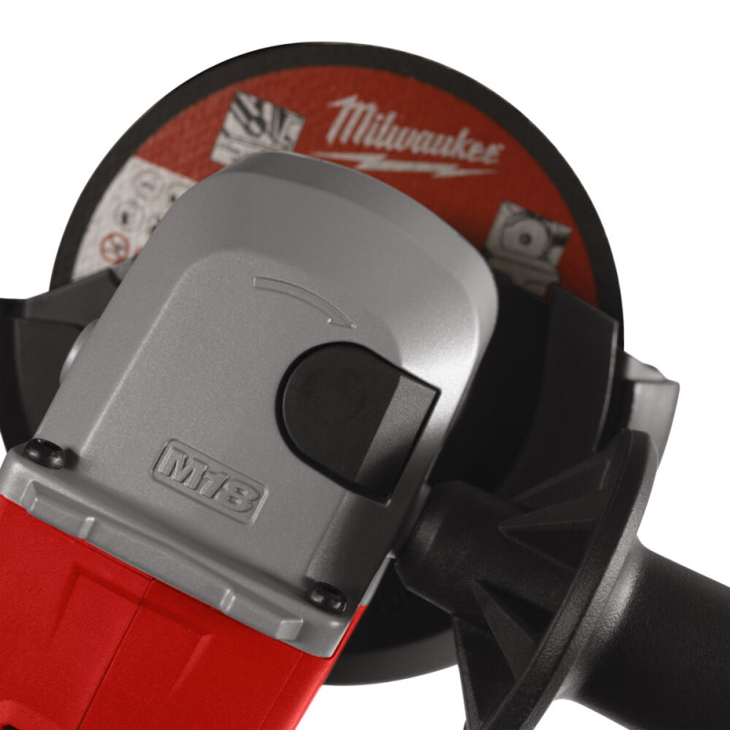 Купити Шліфмашина кутова акумуляторна безщіткова MILWAUKEE, M18 BLSAG125X-402X, діаметр 125мм (зарядний.пристрій М12-18 С, 2 акумулятори М18 В4 4Аг, бічна рукоять, захисний кожух, ключ, фланцева і притискна гайки, HDкейс). Офіційний магазин Мілвокі Україна, фірмова гарантія з доставкою по Украіні