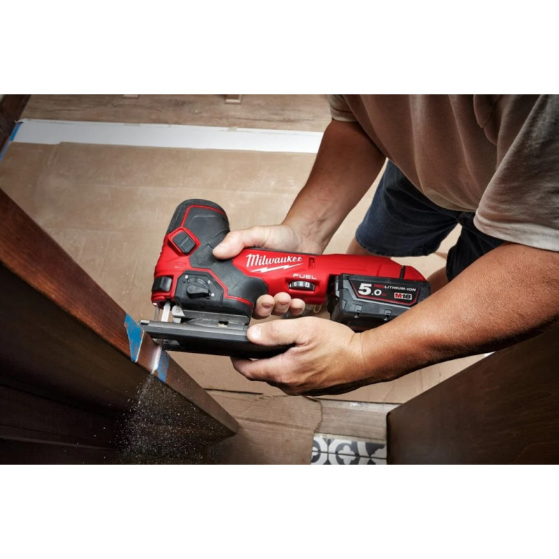 Купити Лобзик акумуляторний MILWAUKEE, M18 FBJS-502Х (зарядний пристрій М12-18 FС, 2 акумулятори М18 В5 5Аг, аксесуари, HDкейс). Офіційний магазин Мілвокі Україна, фірмова гарантія з доставкою по Украіні