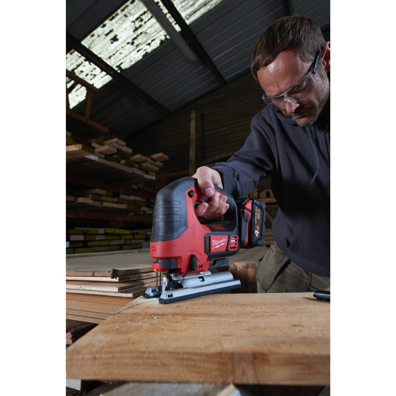 Купити Лобзик акумуляторний MILWAUKEE, M18 BJS-402С (зарядний пристрій М12-18 С, 2 акумулятори М18 В4 4 Аг, аксесуари, кейс). Офіційний магазин Мілвокі Україна, фірмова гарантія з доставкою по Украіні