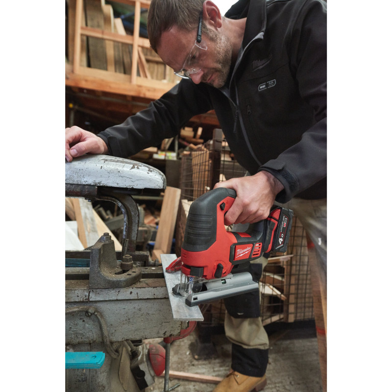 Купити Лобзик акумуляторний MILWAUKEE, M18 BJS-402С (зарядний пристрій М12-18 С, 2 акумулятори М18 В4 4 Аг, аксесуари, кейс). Офіційний магазин Мілвокі Україна, фірмова гарантія з доставкою по Украіні