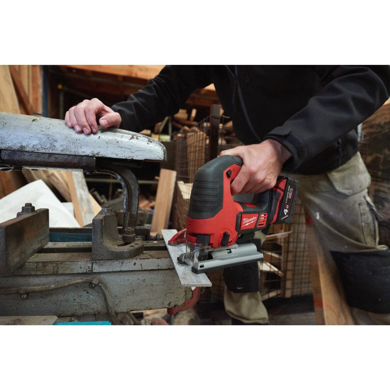 Купити Лобзик акумуляторний MILWAUKEE, M18 BJS-402С (зарядний пристрій М12-18 С, 2 акумулятори М18 В4 4 Аг, аксесуари, кейс). Офіційний магазин Мілвокі Україна, фірмова гарантія з доставкою по Украіні