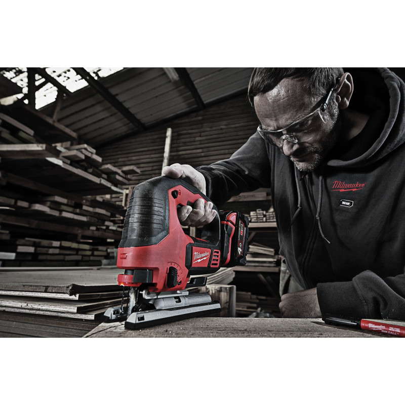 Купити Лобзик акумуляторний MILWAUKEE, M18 BJS-402С (зарядний пристрій М12-18 С, 2 акумулятори М18 В4 4 Аг, аксесуари, кейс). Офіційний магазин Мілвокі Україна, фірмова гарантія з доставкою по Украіні