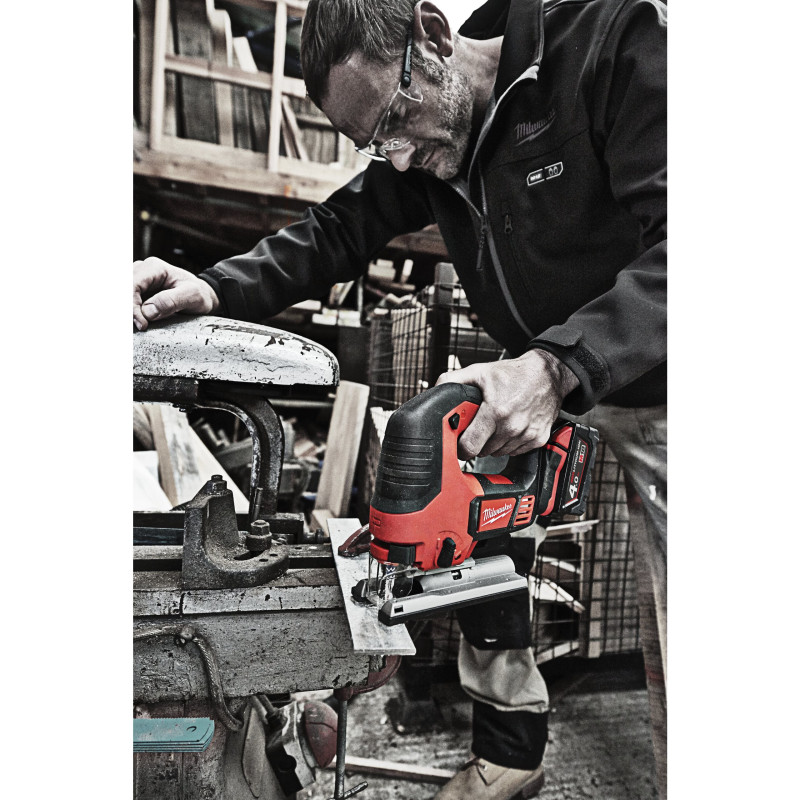 Купити Лобзик акумуляторний MILWAUKEE, M18 BJS-402С (зарядний пристрій М12-18 С, 2 акумулятори М18 В4 4 Аг, аксесуари, кейс). Офіційний магазин Мілвокі Україна, фірмова гарантія з доставкою по Украіні