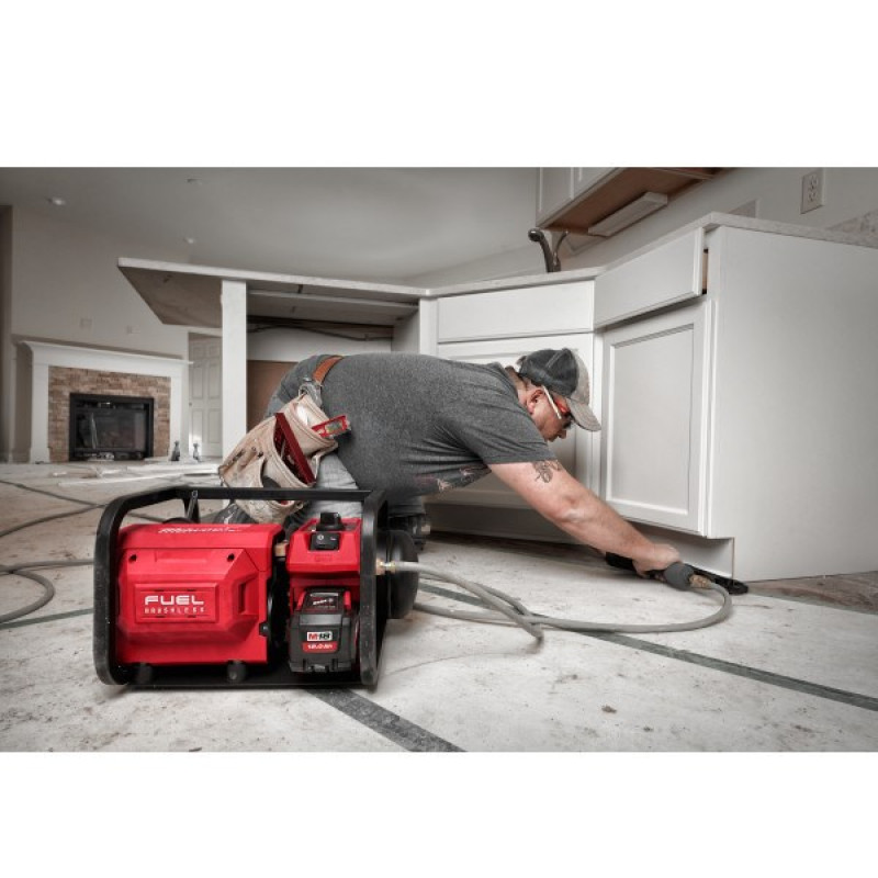 Купити Компрессор акумуляторний MILWAUKEE, M18 FAC-0 (ресивер 9,5л, 9,3 БАР). Офіційний магазин Мілвокі Україна, фірмова гарантія з доставкою по Украіні