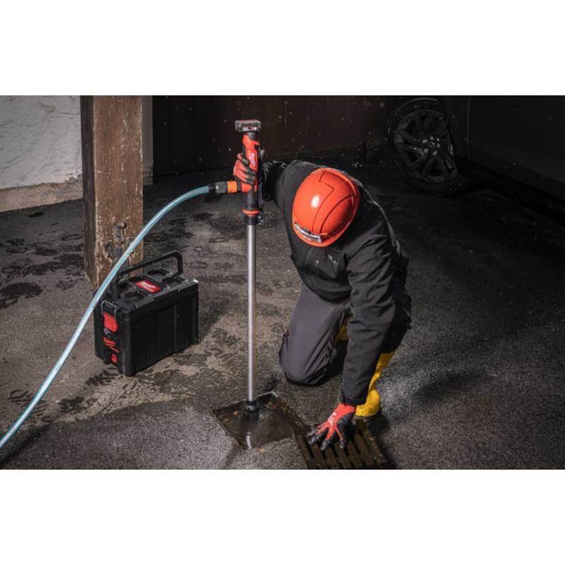 Купити Насос для перекачування рідини акумуляторний MILWAUKEE, M12 BSWP-601 (зарядний пристрій С12 С, 1 акумулятор М12 В6 6Аг). Офіційний магазин Мілвокі Україна, фірмова гарантія з доставкою по Украіні
