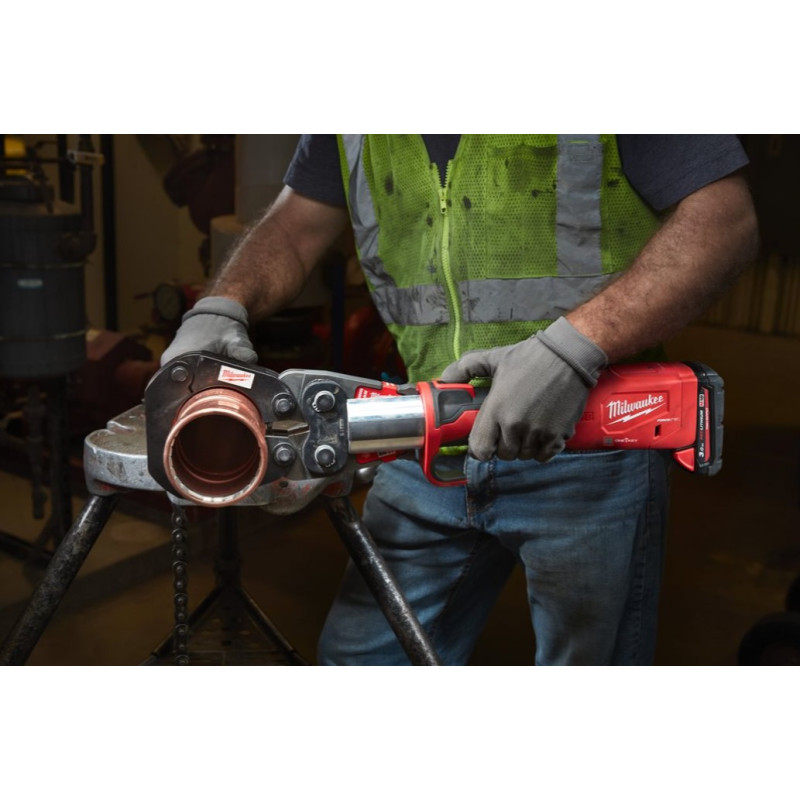 Купити Обтискач гідравлічний акумуляторний для труб MILWAUKEE, M18 ONEBLHPT-302C (зарядний пристрій М12-18 FC, 2 акумулятори М18 НВ3 3Аг, кейс). Офіційний магазин Мілвокі Україна, фірмова гарантія з доставкою по Украіні