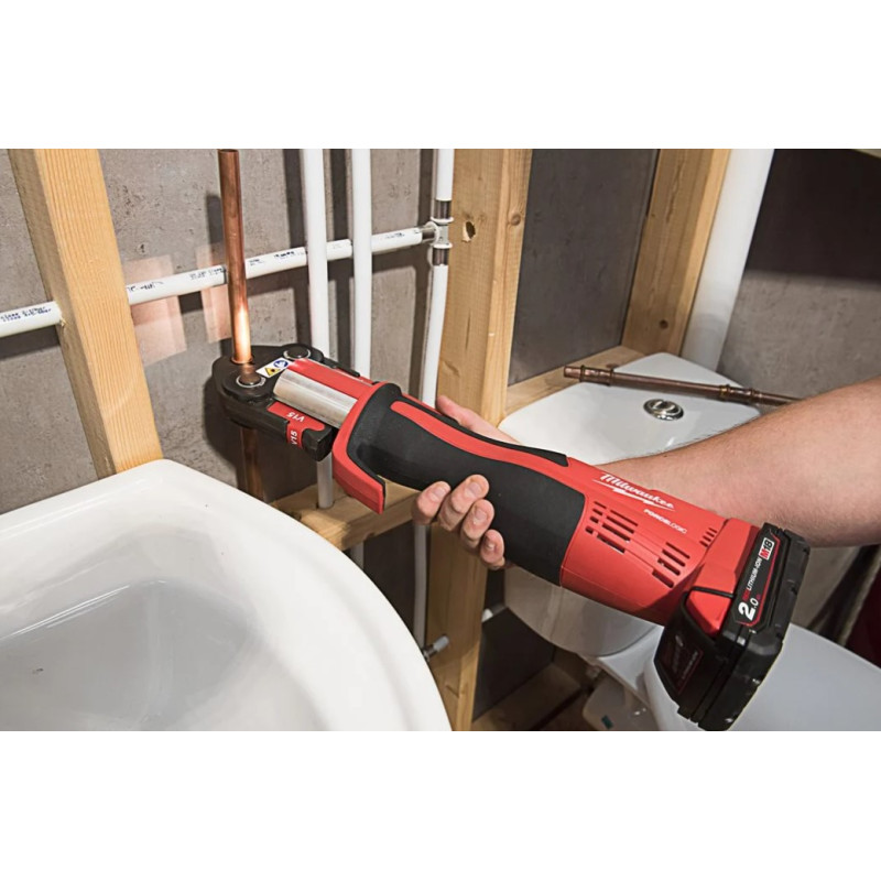 Купити Обтискач гідравлічний акумуляторний для труб MILWAUKEE, M18 BLHPT-202C V-SET (зарядний пристрій М12-18 С, 2 акумулятори М18 В2 2Аг, V-кліщі, кейс). Офіційний магазин Мілвокі Україна, фірмова гарантія з доставкою по Украіні